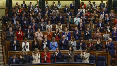 Правителството на Испания спечели вот на недоверие