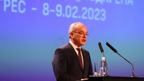 Премиерът Донев: Дано утре изберат председател