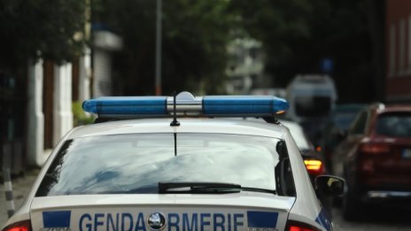Задържаха мъж, опитал да открадне ламарини от училищен двор 