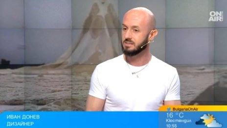 Огромна рокля от българска дантела твори дизайнера Иван Донев