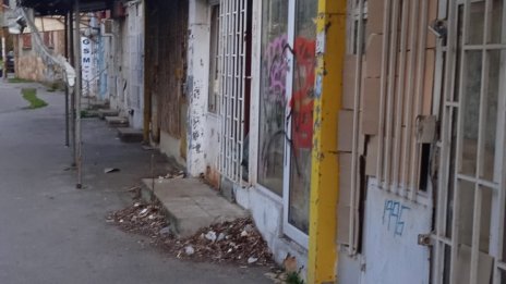 Отново за Пътеките в Младост: Изпочупени павилиони, клошари и смрад