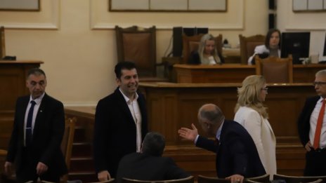 Вдигат заплатите на народните представители