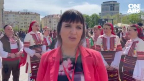 Над 1300 души извиха голямо хоро пред НДК