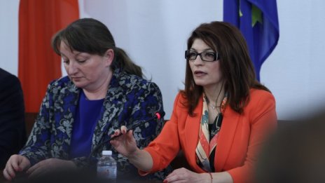 Атанасова: Предлагаме споделена отговорност