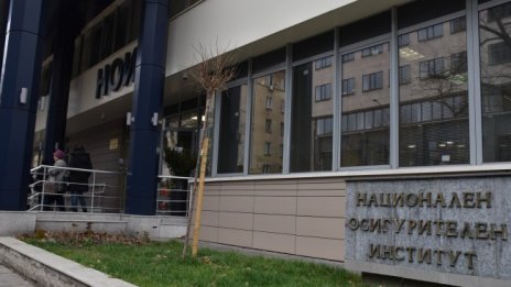 Започва изплащането на пенсиите от днес