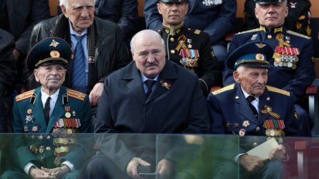 Лукашенко си тръгна от Русия придружен от линейка 