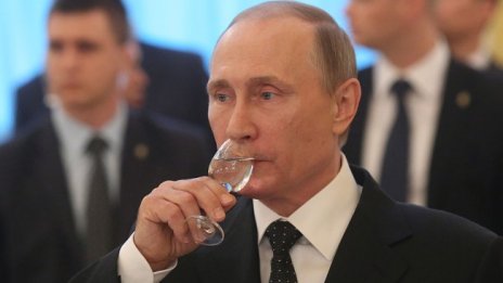 Путин е обсебен от водката: Как Кремъл използва алкохола като оръжие?