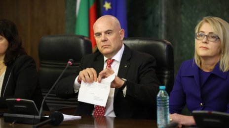 Иван Гешев публично скъса оставката си 