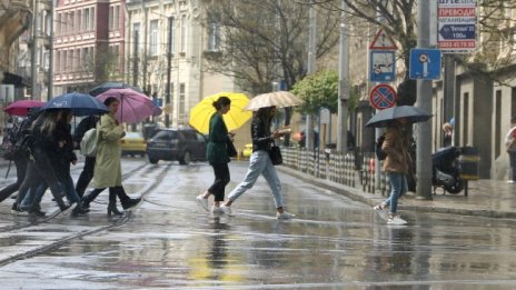 Жълт код за дъжд утре в почти цялата страна