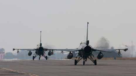 САЩ разполагат F-16CJ в Близкия изток на фона на напрежението с Иран