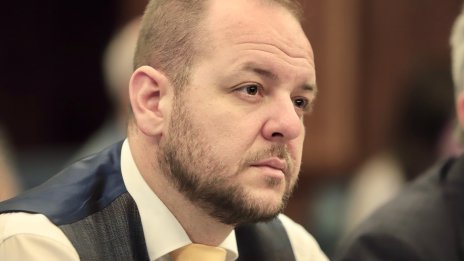 Сандов си търси втора работа, за да плаща на адвокатите си по делото "Петрохан"
