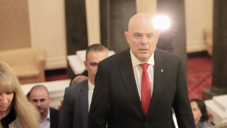 Гешев няма да се даде лесно