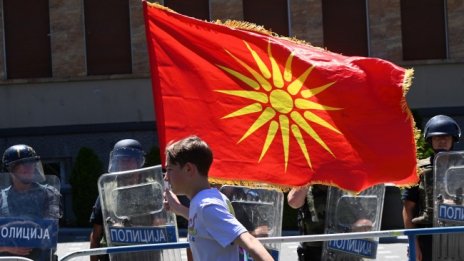 56,1% от македонците смятат, че българите не трябва да бъдат включени в конституцията