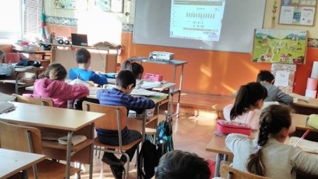 Четвъртокласниците средно с петица на "малките матури"