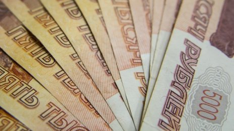 Cpeднaтa зaплaтa в Pycия е o&#312;oлo $1200, минималната - $400