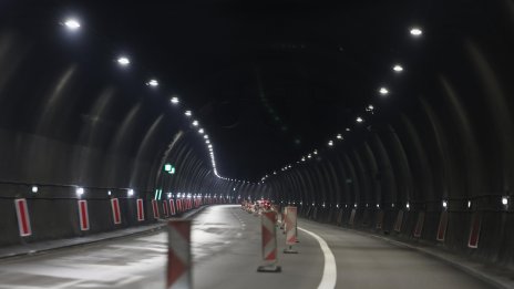 Шофьорът на спрелия тир в тунел &bdquo;Витиня&ldquo; е в ареста за 24 часа