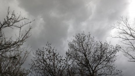 Дъждовете се завърнаха, на много места е обявен жълт код