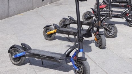 Момиче падна от тротинетка, има опасност за живота му