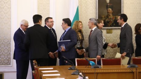 Отливът от ГЕРБ и ПП не е съществен