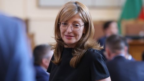 Захариева: Добре е НС и кабинетът да гледат в една посока