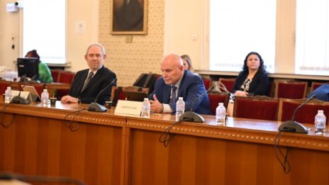 Радев или Христов? Депутатите избират управител на БНБ