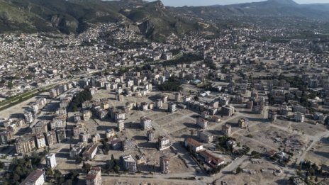 Половин година след трусовете Турция още се възстановява