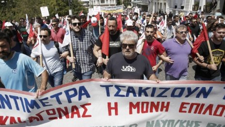 Гръцки синдикати стачкуват срещу закон за 16-часов работен ден
