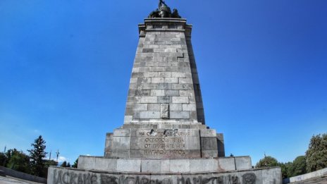 Фандъкова: Палатките пред МОЧА са незаконни!