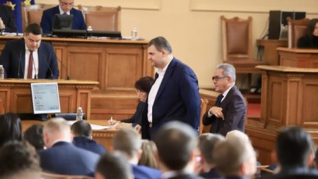 Много партии имат нулеви приходи и разходи