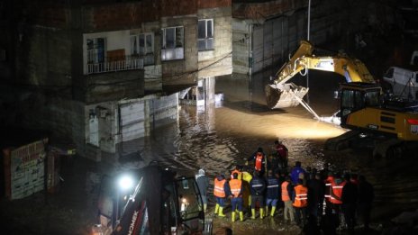 24 души са евакуирани заради наводнения в Черноморска Турция