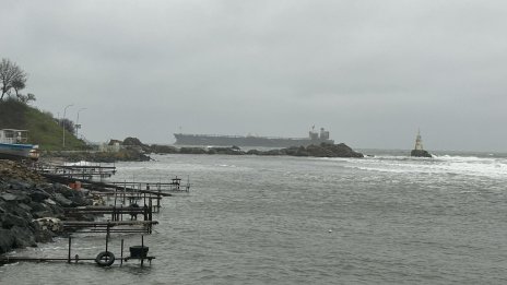 МОСВ предприе спешен мониторинг на морските води заради танкера "Кайрос"
