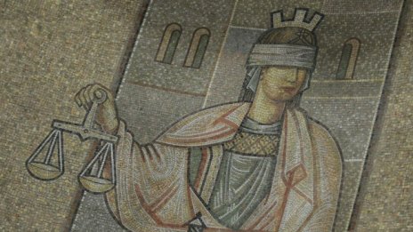 Вдигат заплатите на магистратите, най-малката става 3764 лв.