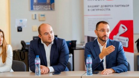 Доц. Любенов: ГЕРБ не са издигнали семпъл кандидат