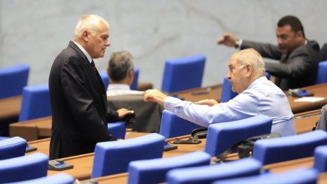 Валентин Радев: C-300 за Украйна са с изтекъл срок, не са дефектни 
