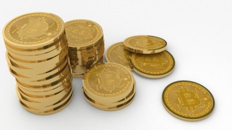 Цената на биткойна спадна под 27 000 долара 