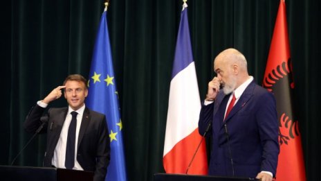 Франция спря визите за Косово