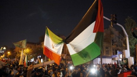 Хиляди демонстранти в Техеран след удара в болницата в Газа