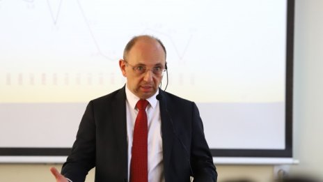 Василев: Държавата да дава по 20 000 лв. за дете, от 2009 г. е катастрофа