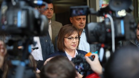 Нинова: Няма да сме "златния пръст" на Борисов, да не звънят на наши депутати