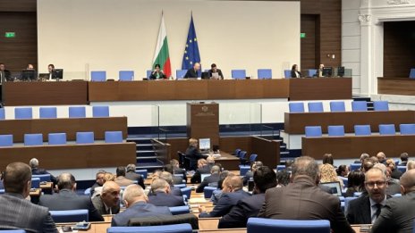 Шестима депутати напускат НС, днес събраха кворум