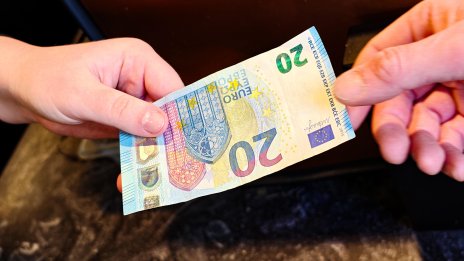 Засякоха фалшиви 20 евро в хипермаркет в Димитровград