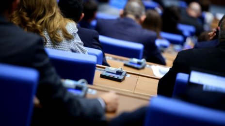 ДДС за ресторантьорите остава 9%, но ще има данък бакшиш