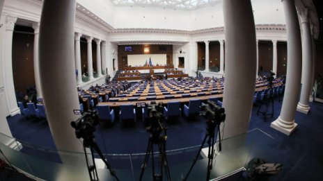 Парламентът решава за дерогацията на „Лукойл“