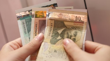Държавата се отказа да прибира непохарчените пари на училищата