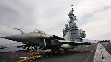Китай разполага самолетоносачи като предупреждение към САЩ и съюзниците