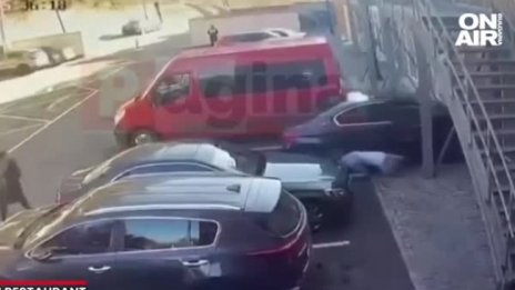 Грешният педал: Румънец нахлу с колата си в ресторант