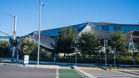 Създателите на ИИ се ужасяват от това, че се превръщат в Бог, затова ходят на църква