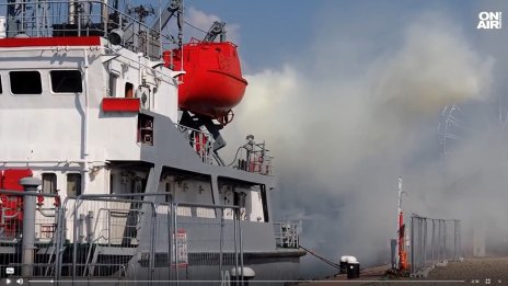 Кораб пламна във Варна като част от военноморското учение "Бриз 2025"