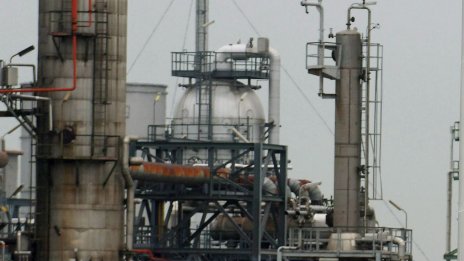 Шефът на OMV със съвет: Не искате скъп бензин, вървете пеша