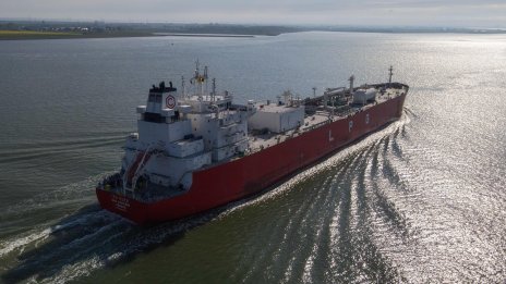 Индия ще купува втечнен природен газ от САЩ под натиска на санкции